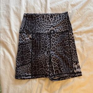 Cheetah Print High-Waist Bike Shorts - Black & Gray